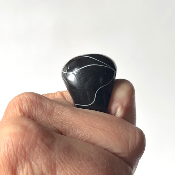 Vintage Size 6.25 Lucite Ring Chunky Bubble Dome Black Swirl Unisex Geometric - Picture 1 of 13